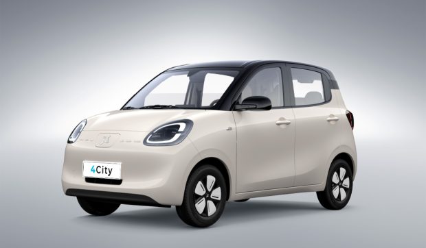 Allview 4City, prima mașină electrică urbană care poate fi condusă de la 16 ani: are 5 uși și promite o autonomie de până la 300 de kilometri