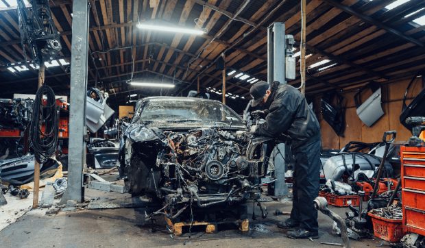 Un Mercedes E 63 AMG a avut 22 de proprietari diferiți, în România. Cu câte sute de mii de kilometri a fost redus kilometrajul unui Ford