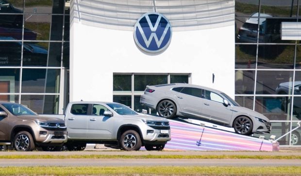 Bonusuri de milioane de euro pentru șefii Volkswagen în timp ce 50 de mii de angajați au fost concediați
