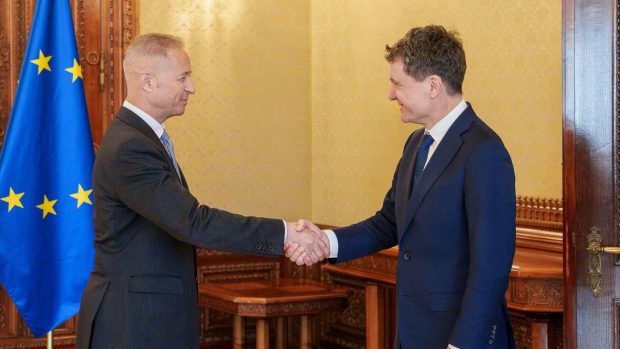 Nicușor Dan și Ilie Bolojan s-au întâlnit cu șefii OMV Petrom pentru prețul la carburanți și Neptun Deep. Ce s-a decis