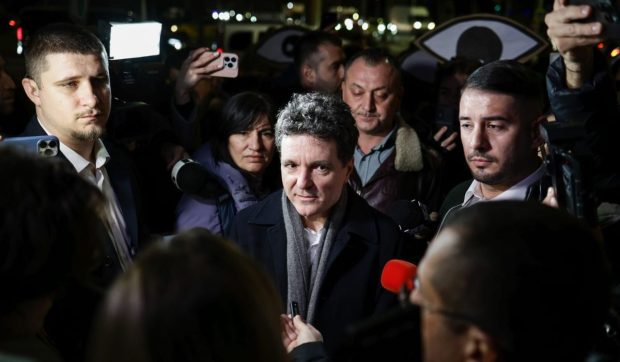 România e tot fără buget, mafia transpartinică prosperă, iar la Cotroceni se instalează prima-doamnă