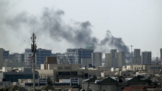 Explozii puternice zguduie Doha în urma unor noi atacuri iraniene: o coloană groasă de fum negru s-a ridicat deasupra orașului