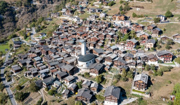 Un turist a vizitat orașul din Europa care te plătește cu 27.000 de euro să te muți acolo și a descoperit o capcană