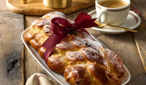 Trucurile unui brutar: cum să faci pâinea împletită cu unt perfectă, pentru Paște sau un brunch delicios