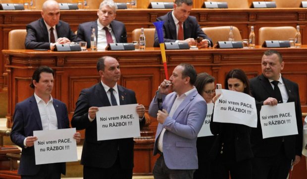 Cererea SUA pentru a amplasa în România avioane și trupe a fost aprobată de Parlament: AUR a făcut scandal la dezbatere