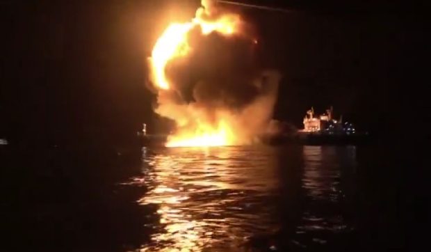 Momentul în care petrolierul american Safesea Vishnu e bombardat de Iran în apele irakiene: un indian a murit
