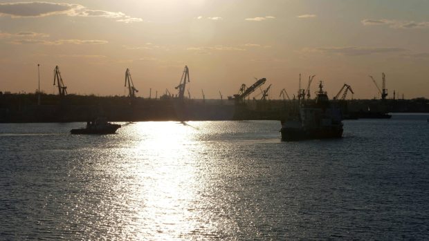 O navă cargo civilă din Marea Neagră a fost lovită de drone rusești, iar mai mulți marinari au fost răniți