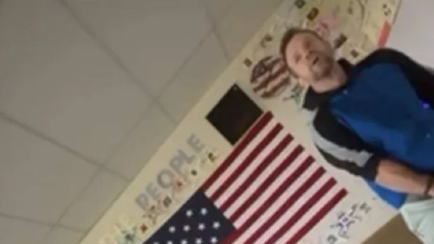 Profesor filmat urinând în sala de clasă, în SUA: „Doamne, ce bine e!”. Dascălul de istorie de la clasa a VIII-a a fost suspendat