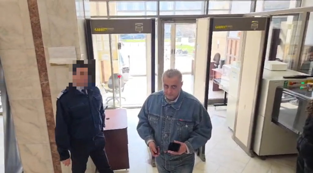 Cel mai bun falsificator de bancnote din istoria României, Radu Theodor Croitoriu, a tipărit timp de 6 ani bancnote de 100 de lei cu care a păcălit inclusiv SRI-ul