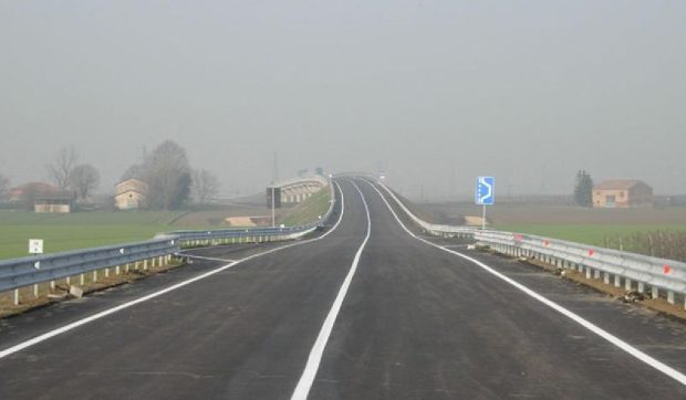 O româncă de 21 de ani e dispărută de cinci zile în Italia. Scafandrii o caută pe Elena în lacuri și canale din zona Foggia