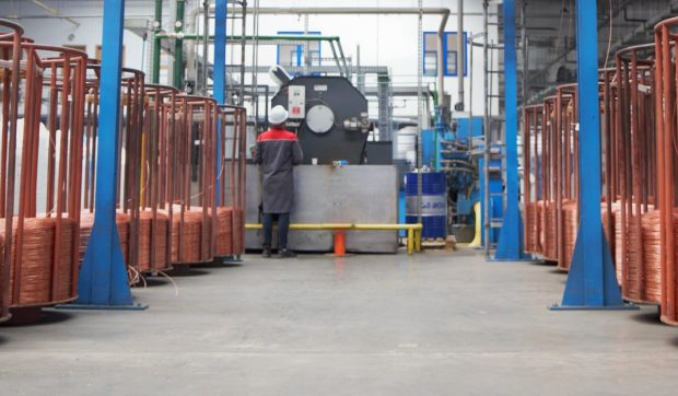 Romcab angajează cu salarii nete care încep de la 8.000 de lei: compania caută ingineri pentru fabrica din Târgu Mureş