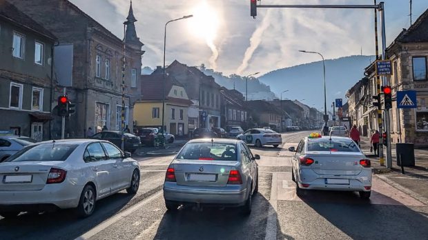 Orașul din România care montează semafoare inteligente, cu radare. Comută automat pe roşu dacă este depăşită viteza legală