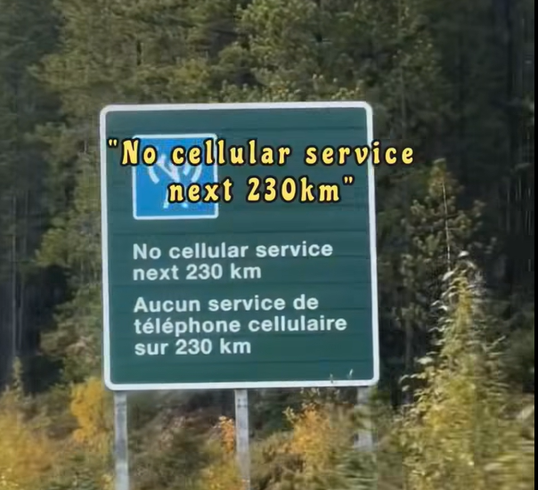 Semnul rutier care te anunță că nu ai semnal pentru 230 de km