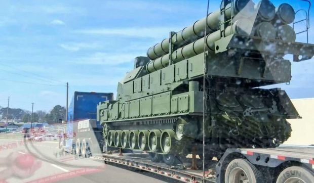 Un sistem antiaerian rusesc, folosit în războiul din Ucraina, a fost filmat pe o autostradă din SUA: misterul din spatele imaginilor