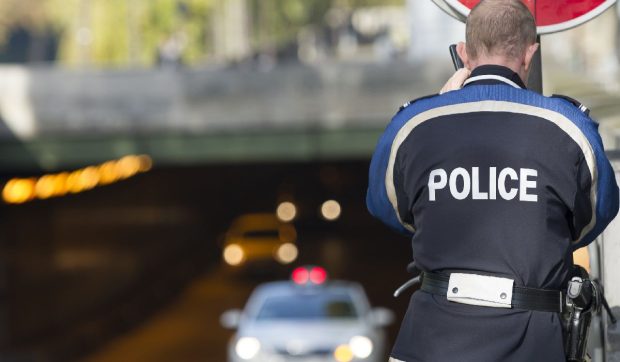 Șofer român într-un Volvo vechi cu cinci vietnamezi pe bancheta din spate, mirat în fața judecătorului: „Nu le-am cerut pașapoartele”
