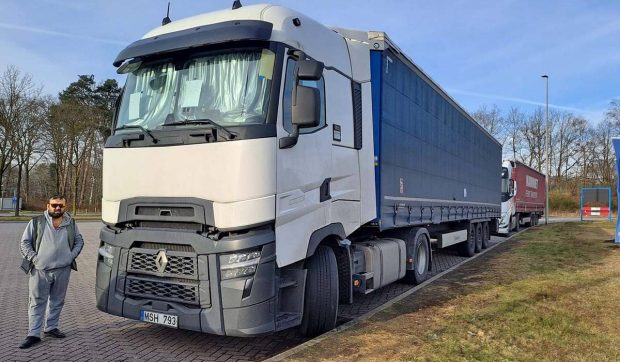 Un șofer de TIR cu 17.893 de euro salarii restante are voie să sechestreze camionul, cu tot cu marfă, a decis un judecător, în Olanda