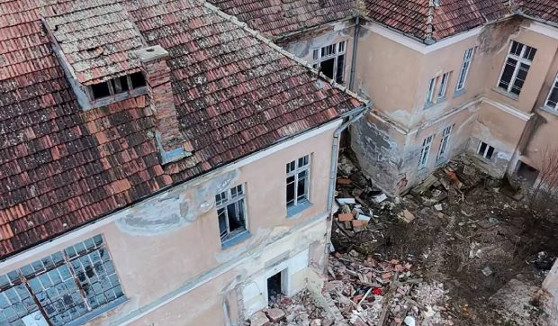 Clădirea simbol din Cluj în care s-au născut 25.000 de oameni se prăbușește: „Zidurile de la 1912 rezistă. Nu avem nevoie de milioane de euro”