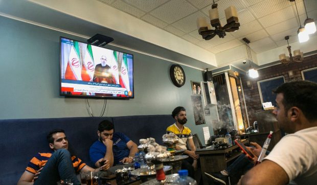 Ce li se permite iranienilor să știe despre război: televiziunea de stat evită informațiile despre atacuri și moartea lui Khamenei