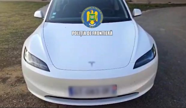 Tesla de 30.000 de euro, căutată în Franța, găsită și preluată de polițiștii din Oradea