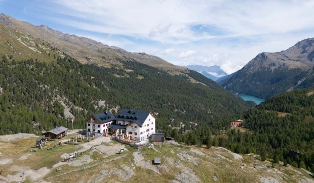 O lună la munte cu masă și cazare gratuite, plus 400 de euro pentru participare. Cercetători din Italia caută voluntari