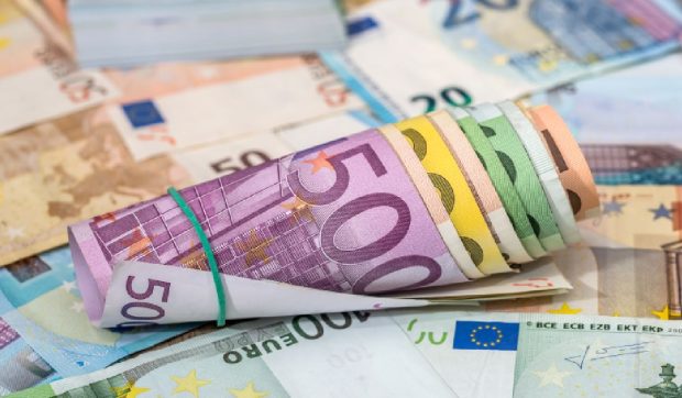 Țara din Europa care le oferă cetățenilor, inclusiv străini, vouchere de 2.000 de euro. Cine poate aplica pentru bani