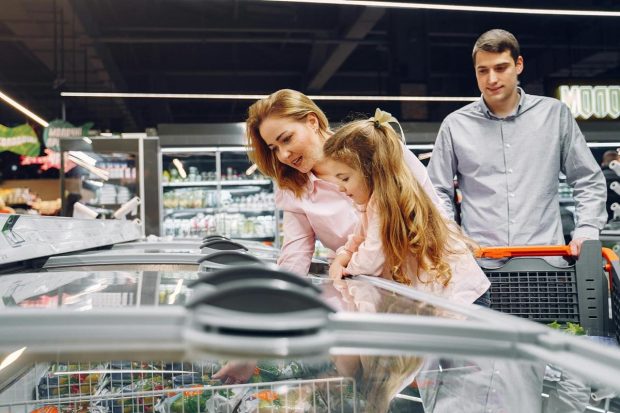 Ghid practic pentru păstrarea prospețimii și siguranței produselor congelate în magazinele alimentare