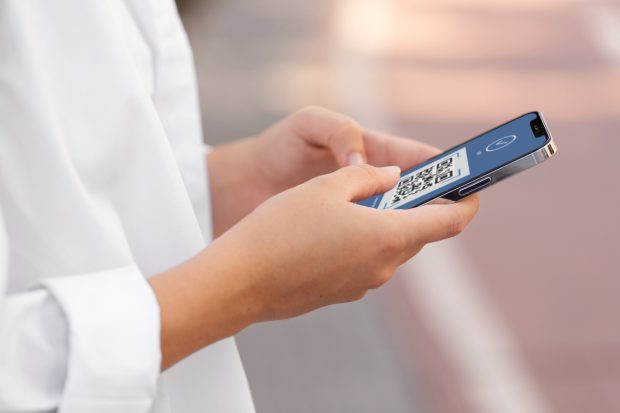 eSIM în 2026: cum funcționează și ce trebuie să știi înainte să-l folosești