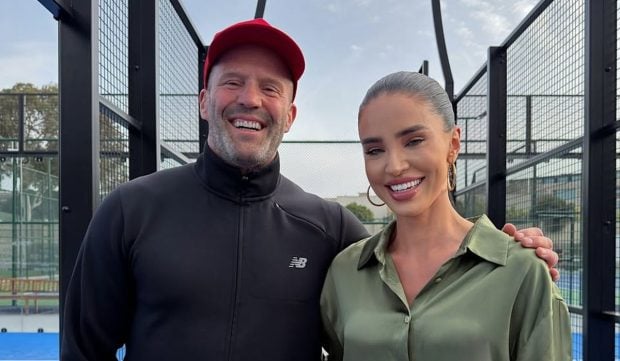 Imagine Stire Cât costă o noapte de cazare în hotelul unde Adelina Pestrițu s-a întâlnit cu Jason Statham: „A fost o plăcere” | 2review.ro