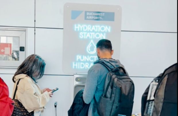 Aeroportul Otopeni oferă acces gratuit la apă potabilă prin 10 noi stații instalate