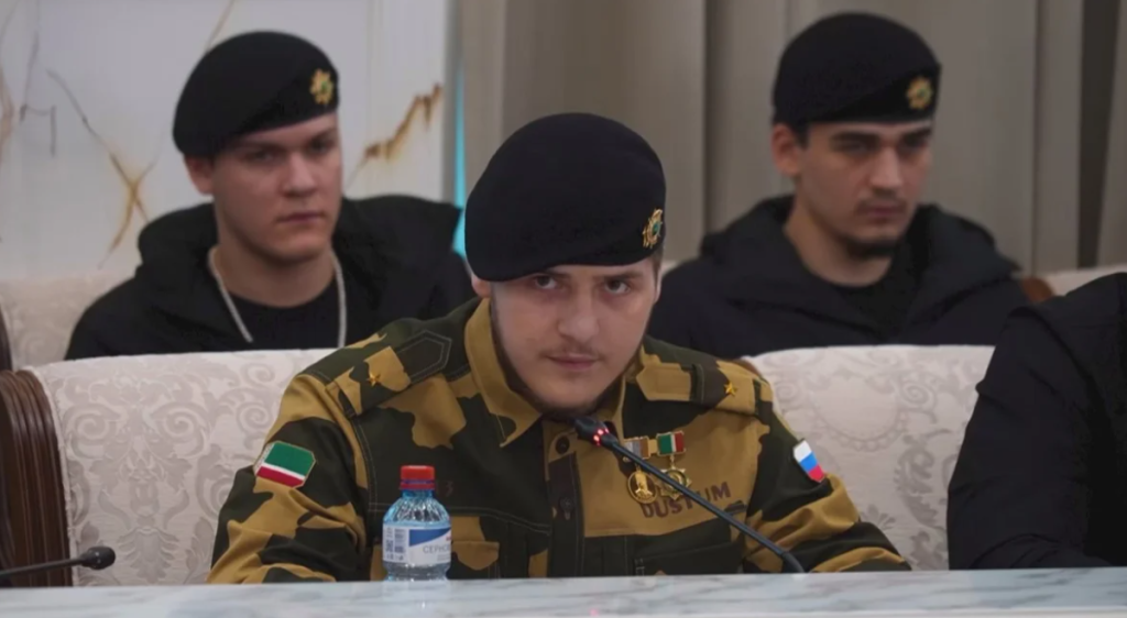 Ramzan Kadîrov nu-și mai pune fiul favorit șef în Cecenia: „Adam e mai îngrijorat că medici i-au interzis jocurile video după accident. Noul ales e jucătorul de șah al familiei!”