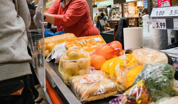 TVA 0% la alimente precum pâinea, laptele, carnea, peștele, fructele și legumele, măsură luată în calcul de politicieni pentru a-i ajuta pe germanii mai puțin înstăriți