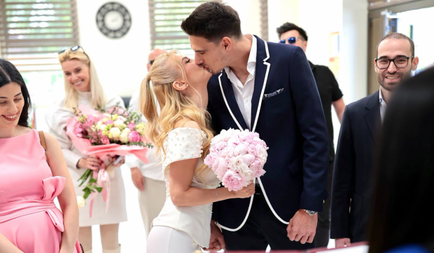 Imagine Stire Andreea Bălan și Victor Cornea s-au căsătorit civil. Primele imagini de la eveniment | 2review.ro