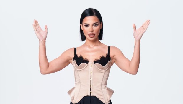 Imagine Stire De ce nu a încercat Andreea Popescu să oprească valul de speculații apărute după divorț. Vedeta își asumă totul. „Să spun că nu este adevărat, sau ce?” | 2review.ro