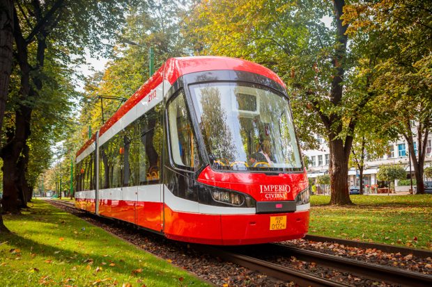 Orașele din România adoptă tarife reduse sau gratuități pentru transportul public, Arad oferind bilete la doar un leu