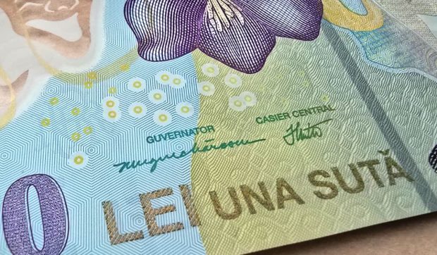 BNR dezvăluie salariile liderilor săi: câți bani câștigă Mugur Isărescu și colegii săi