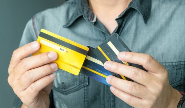 Un bărbat din Iași a rămas fără acces la bani după ce s-a înscris într-un sistem digital al statului: „Online-ul e deschis doar între 8.00 și 16.00”