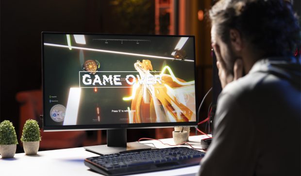 Dispută în familie: soțul dependent de jocuri video refuză să se implice în creșterea copilului, soția cere ajutor online