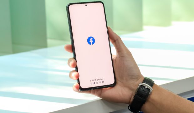 Antreprenor elvețian pierde mii de euro lunar după suspendarea contului de Facebook și imposibilitatea de a-și controla campaniile publicitare