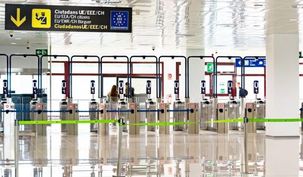 Mai mult de 27.000 de oameni nu au fost lăsați să intre în UE în prima zi de folosire a sistemului EES, de Intrare/Ieșire