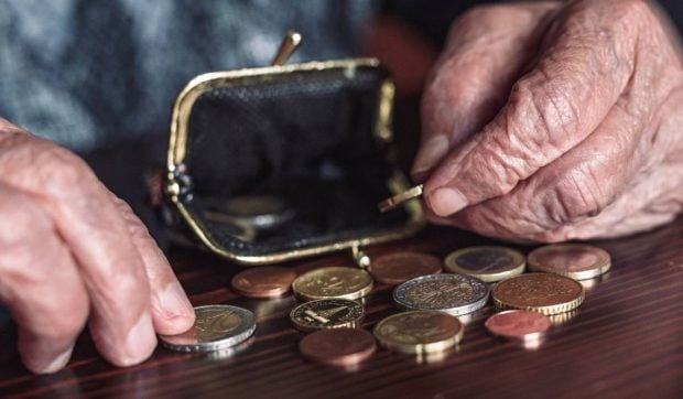 Poștăriță din Constanța acuzată de fraudă masivă asupra pensiilor și alocațiilor a 24 de beneficiari