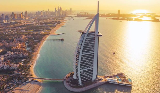 Renumitul hotel de lux Burj Al Arab din Dubai își întrerupe activitatea după 27 de ani pentru renovări majore