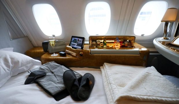Emirates revoluționează zborul cu băi private în suitele de primă clasă, o premieră mondială în aviația comercială