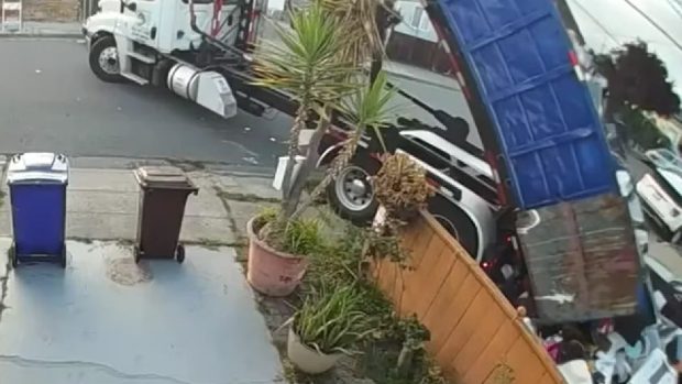 Ce se poate întâmpla dacă nu îți plătești factura la gunoi: „I-au umplut curtea”