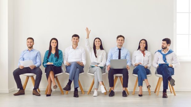 Candidații folosesc tehnici ascunse pentru a înșela sistemele AI din procesul de recrutare