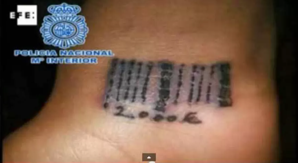 Femeie tatuată cu forța de iubitul abuziv, care și-a scris numele de 250 de ori pe fața și pe corpul ei: „Cineva profund rănit poate să se ridice din nou”