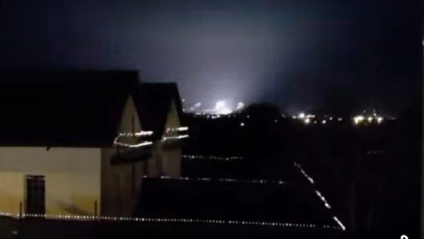 Un bărbat din Galați surprinde prăbușirea unei drone rusești în timpul atacului de la granița cu Ucraina