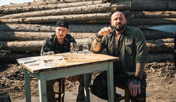 Filmul românesc în care joacă frații Sterp și Cătălin Zmărăndescu a ajuns pe VOYO: „Vis devenit realitate”. Ce se întâmplă în „Pădurea este a mea”
