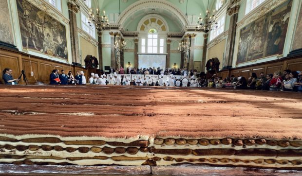 Cel mai lung tiramisu din lume, preparat la Londra: măsoară peste 400 de metri și a intrat în Cartea Recordurilor | VIDEO