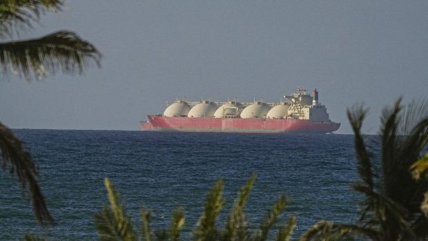 Iranul a închis din nou Strâmtoarea Ormuz, dar își deschide parțial spațiul aerian