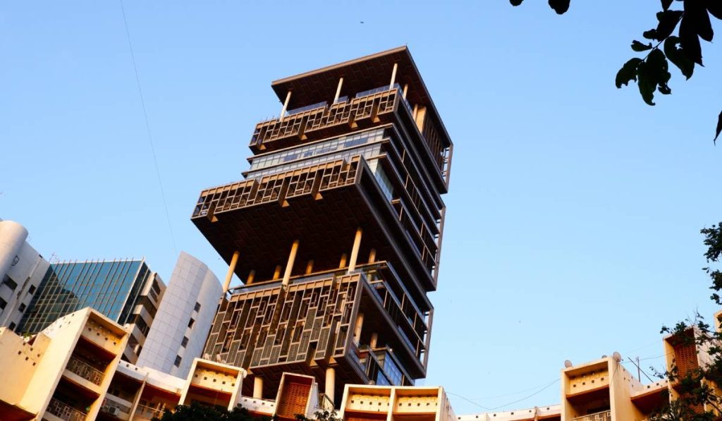 Casa din Antilla a lui Mukesh Ambani pe strada Altamount, Bombay, Mumbai, Maharashtra, India 
